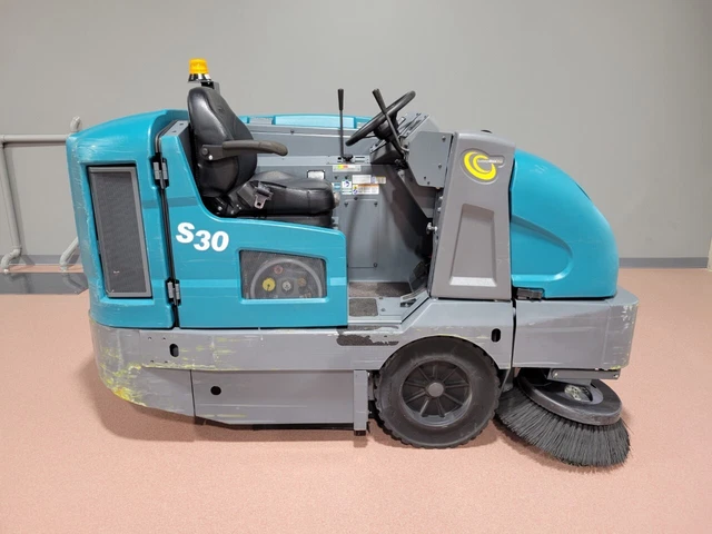 2015 Tennant S30 Lpg, Ride-On Sweeper, Floor Cleaner, Indoor, Cushion Tires