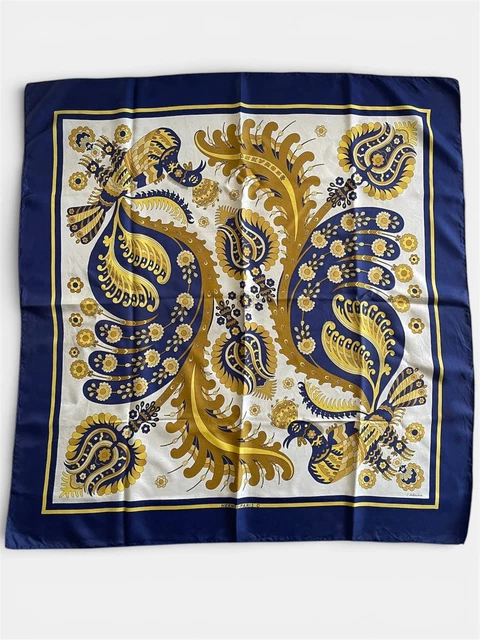 Foulard Hermès Vintage 100% Soie - Modèle Julia Abadie, Bleu Sur Fond Ivoire, TBEG