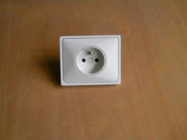 Prise 2P+T complète CASUAL - Debflex 742700