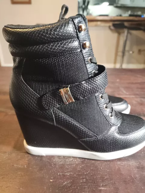 JustFab Hightop Wedge Sneaker Gold Accents, Size 11