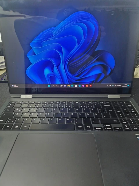 Samsung Galaxy Book3 Pro 360 (16" / 512GB SSD / Intel i5 1340P) Laptop + Tasche