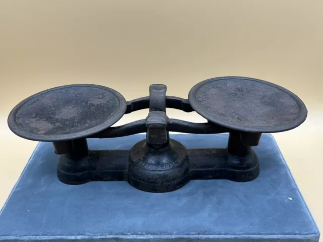 Antique Cast Iron Balance Scale Kinzer & Jones with Scoop