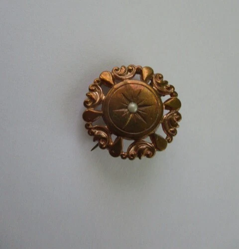 Belle Broche Vintage En Métal Plaqué Or Avec Une Perle - Bijou Ancien Et élégant