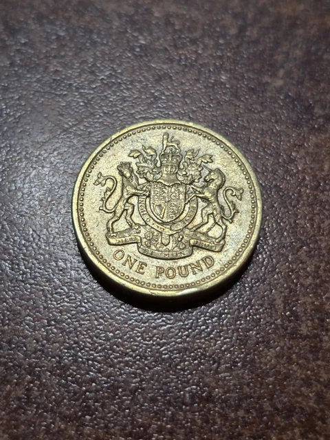 QUEEN ELIZABETH II One Pound Coin 1983 Error Royal Arms