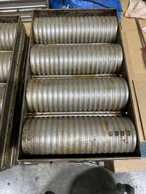 Ecko J 95 Crimped round Bread baking pan Lot of 4
