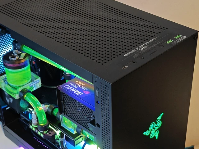 Tomahawk Razer Mini RAZER TOMAHAWK MINI-ITX -Water Cool Gaming PC ( i7-13th_RTX 3090_32GB ...