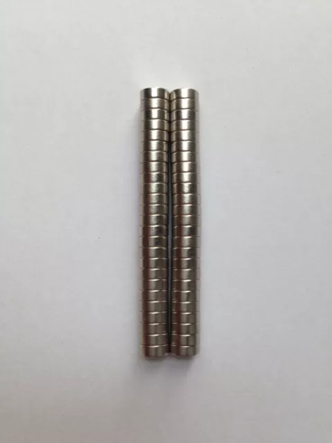 50 SEHR STARKE NEODYM Permanent SCHEIBENMAGNETE 5mm X 2mm