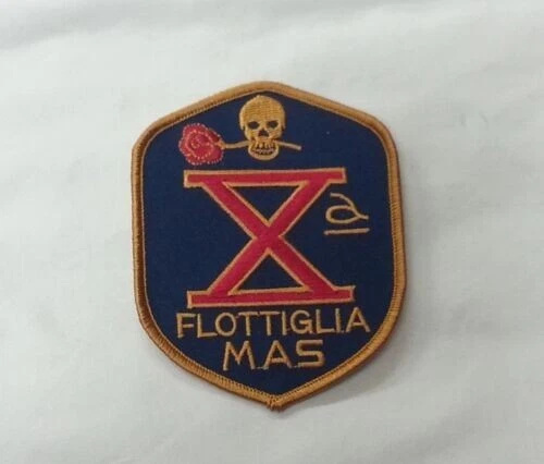 U24 Toppa Teschio Con Occhi Sanguinosi E Stemma - Patch Ricamata 9x6 Cm - Da Stirare O Cucire
