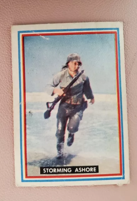 1953 Topps Fighting Marines #10 Storming Ashore