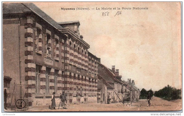 58 MYENNES - la mairie et la route nationale -