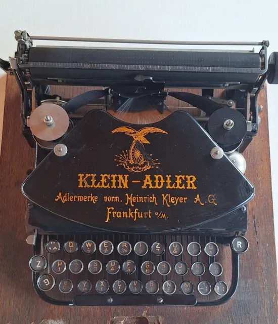 Alte Reiseschreibmaschine Klein-Adler. Seriennummer 163541, Baujahr ab 1913