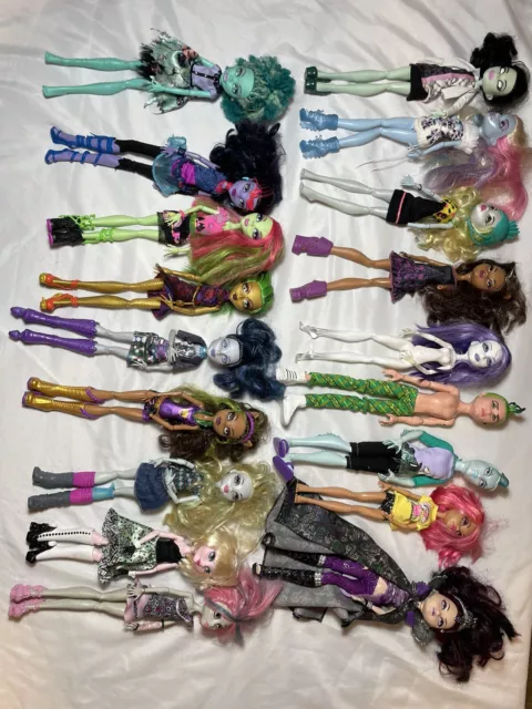 Monster High Doll Lot Of 18 (2008-2013)