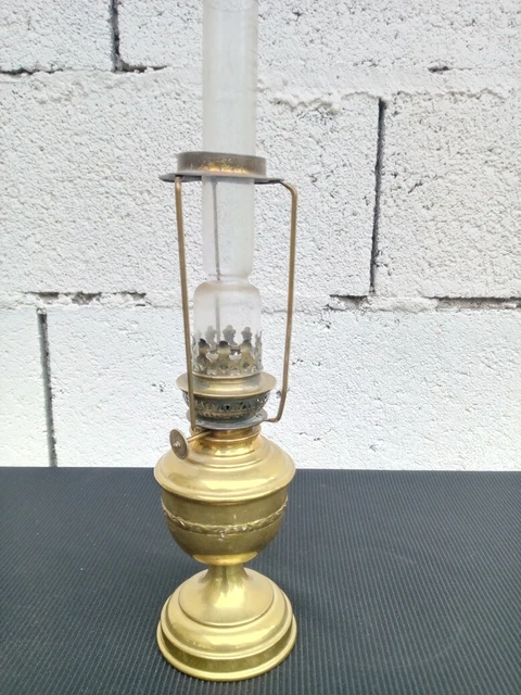 Petite lampe à pétrole Parisienne 27 cm sans abat-jour  Verre cristal Saxe