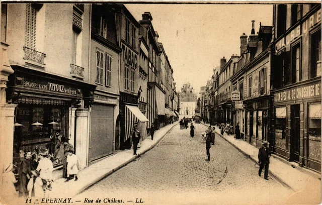 CPA ÉPERNAY - Rue de CHALONS (364009)