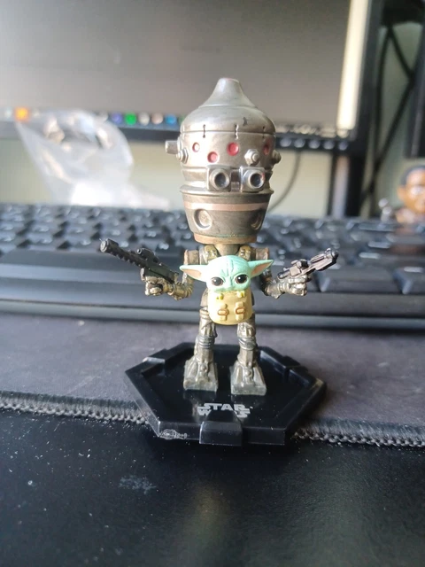 Funko Mystery Minis Star Wars Mandalorian Specialty Series IG-11 with The Child