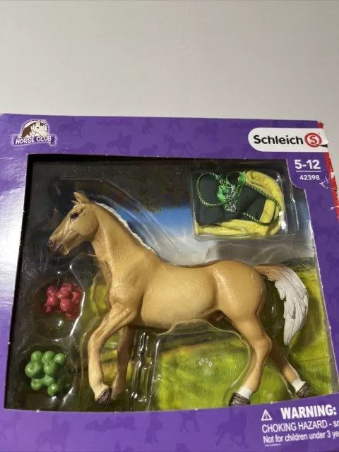 Schleich Farm Life Horse Club 42398 Trakehner Stallion with blanket food set