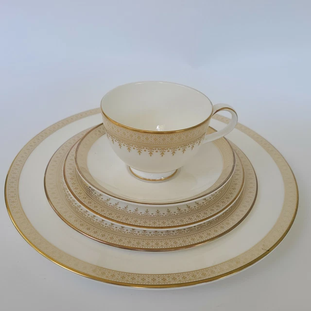ROYAL DOULTON PIPER Gold full set for one person (5) 4 plates+ tea cup