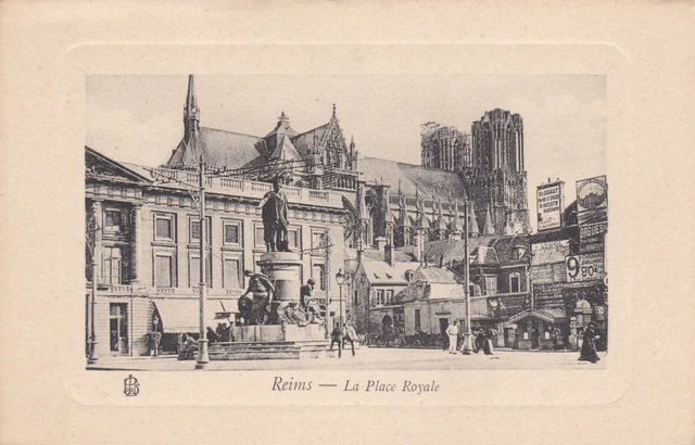 CPA 51 REIMS La Place Royale (carte cuvette édition rare)