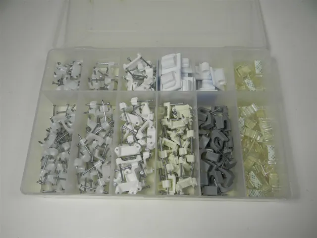 ¿Gardner Bender? Lote de más de 200 piezas de grapas y clips de plástico. - 6B1