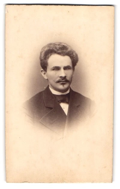 Fotografie L. Haase & Comp, Berlin, Unter den Linden 62, 63, Portrait eines bür