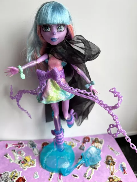 Bambola Haunterly Monster High Kiyomi Haunterly Student Spirits River Styxx Ex Cond