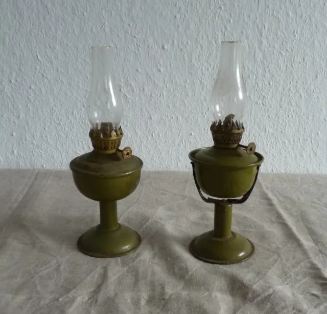 2 alte Petroleumlampen Tischlampe und Wandlampe