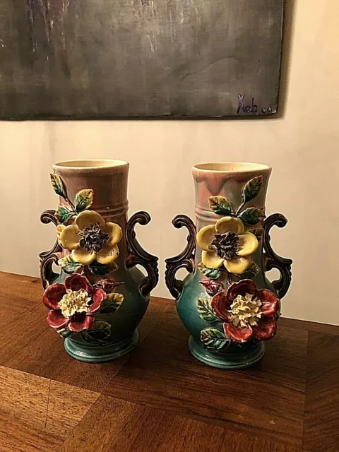 Ancienne Et Jolie Paire De Vases En Barbotine