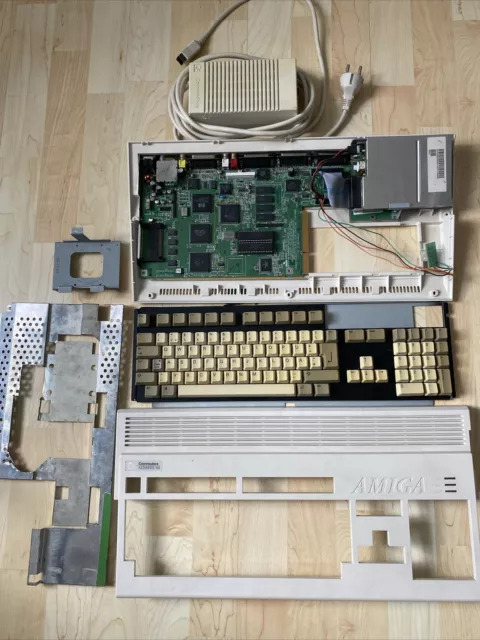 Amiga 1200 zum ausschlachten