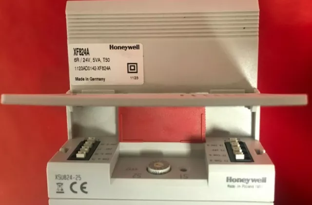 Honeywell XF822A Analog Output Module 8AO, 24V, 5VA, T50 Working Takeout