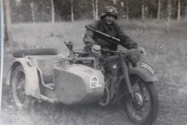 Foto Photo 205710 WW2 WK2 Motorrad BMW Hufeisen Kennzeichen MP Maschinenpistole