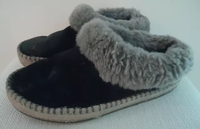 Ugg wrin deals slippers black
