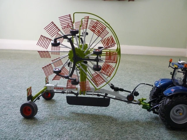 1 32 WIKING CLAAS 2900 Liner Rake and adaptor for UH models £51.00