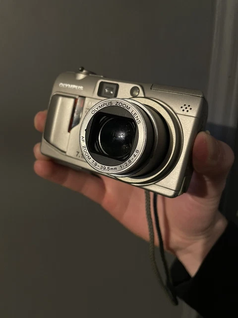 Olympus Camedia C-70 Zoom Digital Camera 7.1 MP 5x Optical Zoom