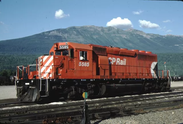 CP Rail EMD SD40-2 Kodachrome original Kodak Slide