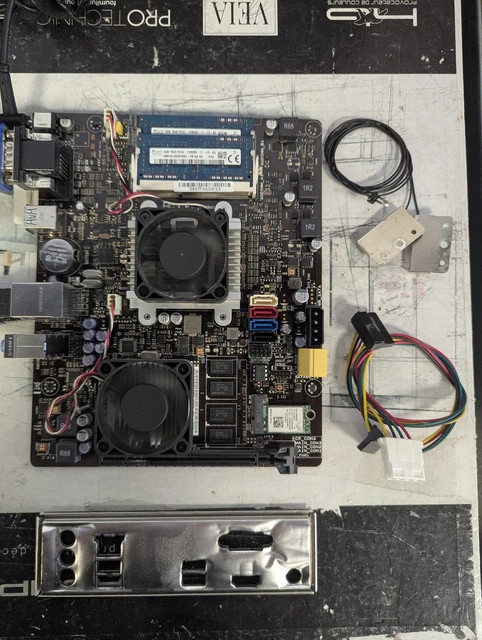 Carte Mère ASUS K551L Pour Pièces Détachées Ou Réparation, HS