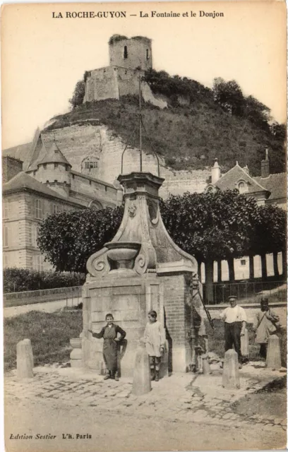 CPA La Roche Guyon Fontaine et le Donjon (1319490)