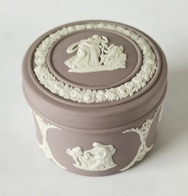 Wedgwood Jasperware Lilla Portagioie Cupido Asleep