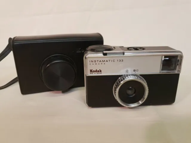 Vintage Kodak Instamatic 133-X Camera in Case