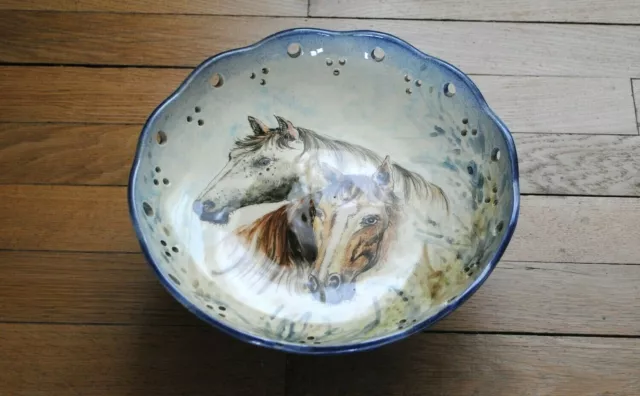 Magnifique Corbeille A Fruits En Faience De Roanne Signee - Motif Chevaux 2