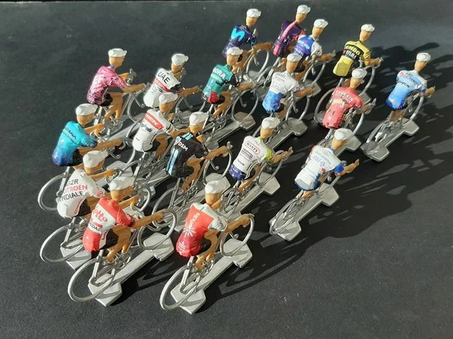 Set 17 Figurines Cyclistes Miniatures Tour De France 2025 - Échelle 1:32 - Cofalu