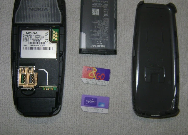 Ancien téléphone portable NOKIA 3410 en boite avec chargeur vintage  2 cartes