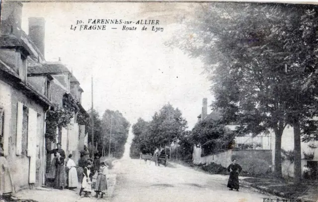Cpa 03 Varennes Sur Allier La Fragne Route De Lyon (Beautiful Street Animation
