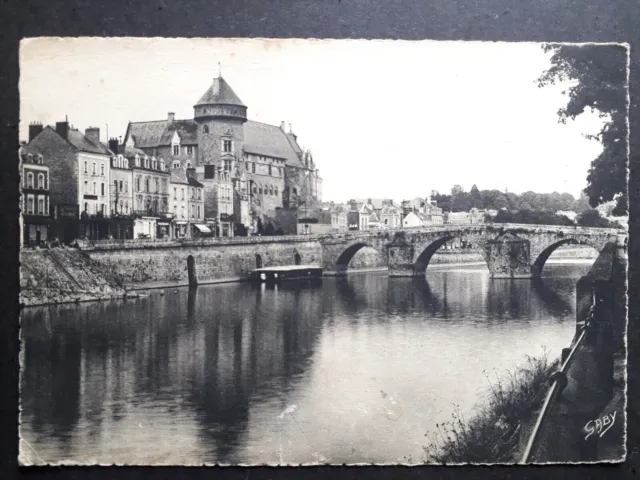 Laval Le Vieux Brücke uber die Mayenne und Chatea