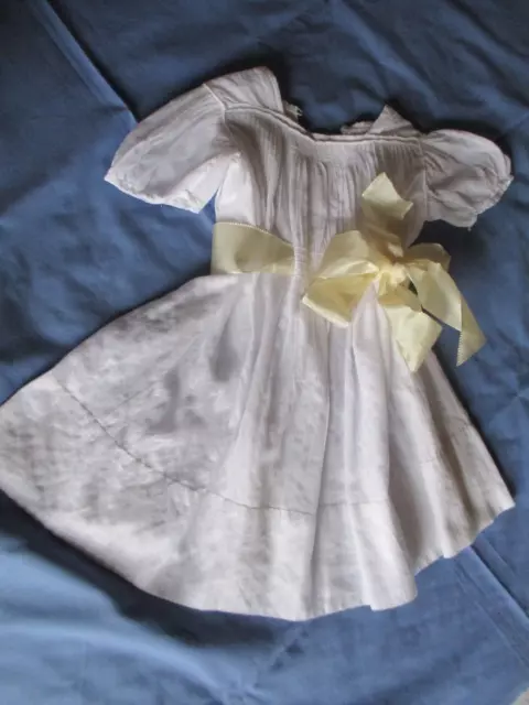 Robe ancienne pour petite fille outlet