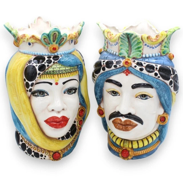 Coppia Teste di moro in ceramica Caltagirone, h 24 / 25 cm ca. con corona, turba