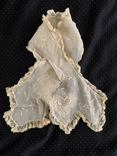 Beautiful French 1930 Ladies Tie - Hand embroidered on Silk muslin