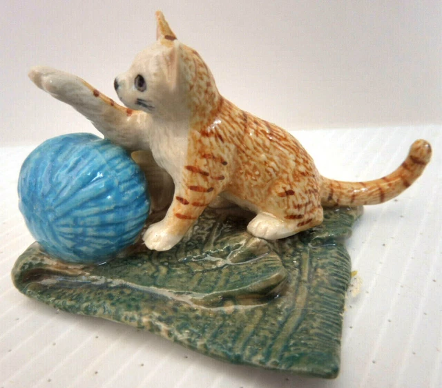 KLIMA K964 Miniature statuette en porcelaine - CHAT SUR SERVIETTES N° 12 CAT