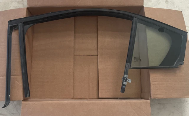 Genuine GM Weatherstrip With Glass 2016-2019 Cruze Left 42686960 Used