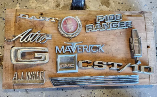 Vtg Hood Ornamet/emblems
