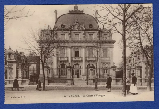 Cf / postcard - CPA / Troyes -> savings bank // Aude 10